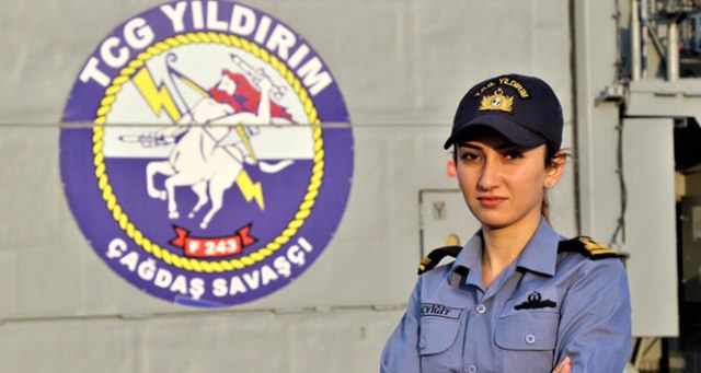 Türk savaş gemisinin perisi