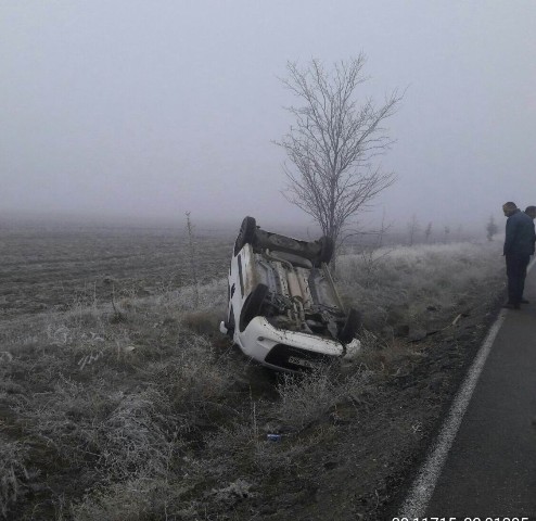 Kulu'da kontrolden çıkan otomobil şarampole yuvarlandı