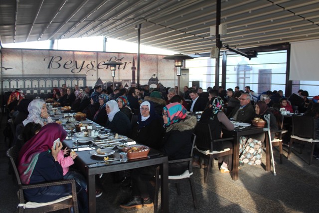 Özaltun, şehit aileleri ve gazilerle yemekte buluştu