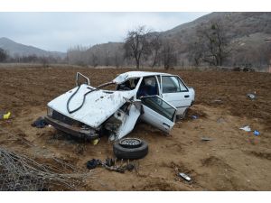 Çankırı'da otomobil şarampole devrildi: 3 yaralı
