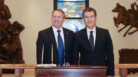 Milli Savunma Bakanı Canikli İngiliz Bakan Fox'la görüştü