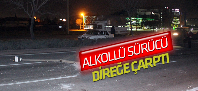 Alkollü sürücü aydınlatma direğine çarptı
