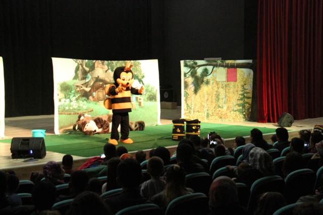 Beyşehir’de müzikli tiyatro oyunu sahnelendi