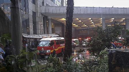 Cakarta'da borsa binasında tavan çöktü