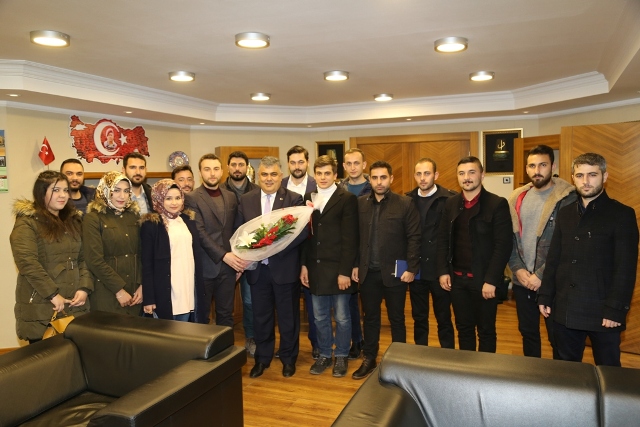 AK Gençlik Başkan Özgüven'i ziyaret etti