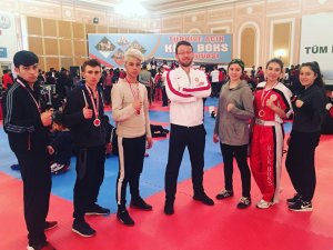 Kick Boksta 2 altın 2 bronz madalya