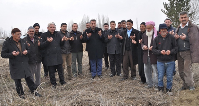 Köylüler kar duasına çıktı!