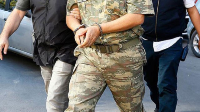 FETÖ'cü 2 askeri personel teslim oldu