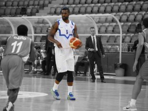 William Daniels takımı sırtlıyor