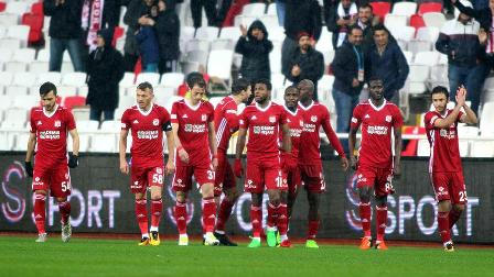 Sivasspor 'sıfır borç'la hedefe yürüyor