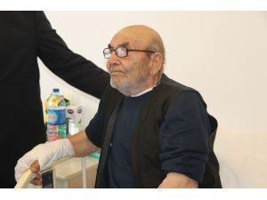 Evi yanan Ali dedenin tedavisi sürüyor