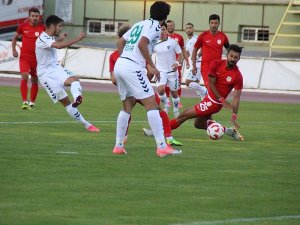 Anadolu Selçukspor lidere hazırlanıyor