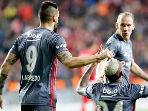 Beşiktaş ikinci yarıya galibiyetle başladı