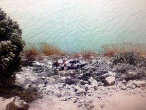 Otomobil uçuruma yuvarlandı