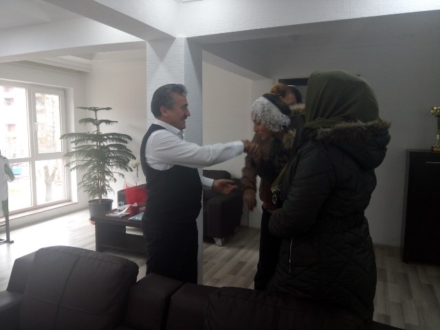 Evi Yanan Palaz Ailesinden Başkan Tutal’a Teşekkür Ziyareti