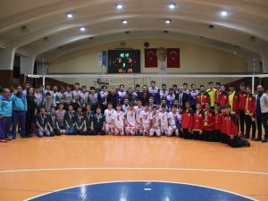 Voleybolda şampiyonlar kupasına kavuştu