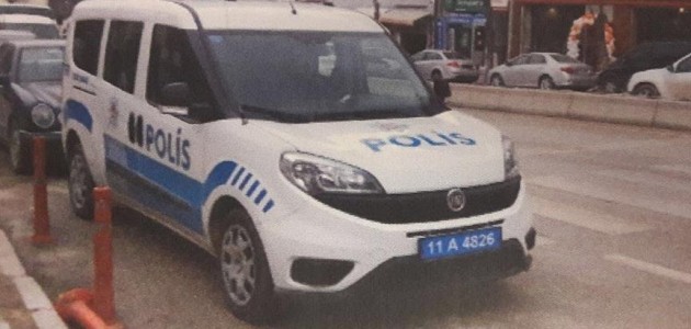 Polis aracına hatalı park cezası kesildi