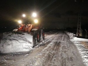 Karatay’da karla mücadelede gece mesaisi
