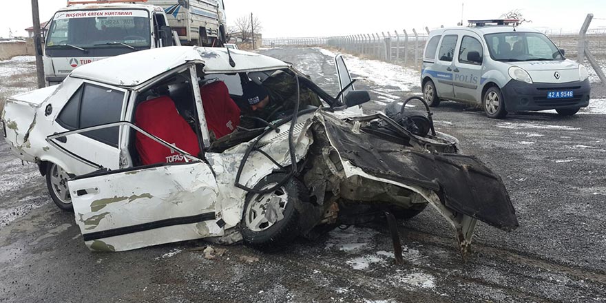 Konya'da kamyon ile otomobil çarpıştı: 5 yaralı