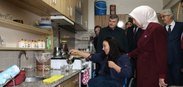 Öznur Çalık Konya'da çeşitli ziyaretlerde bulundu