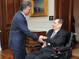 Abdullah Gül'den Menderes'e jest