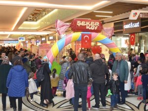 Şeker Köy Kent’te kuruluyor, çocuklar doyasıya eğleniyor