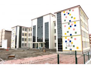 Altınsoy, Selçuk Ortaokulu yeni binasını inceledi