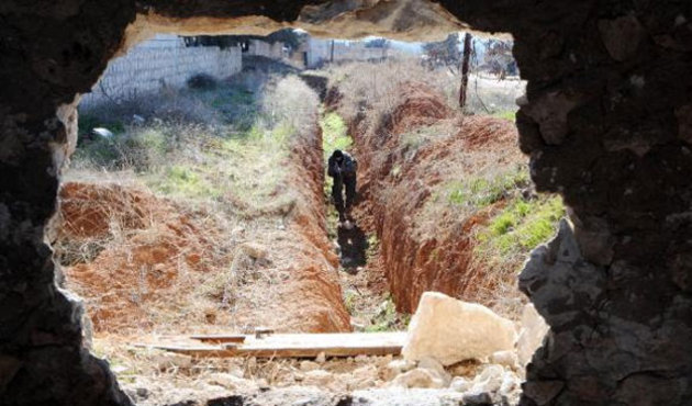 Tüm köye tünel kazıp gelenden geçenden para almışlar!