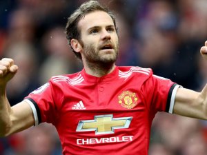 Mata, bir yıl daha Manchester United'da