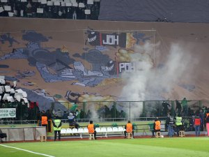 Konyaspor taraftarlarından Mehmetçik'e destek