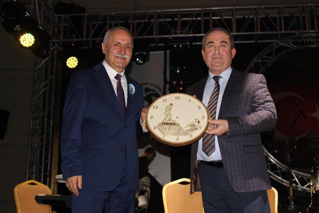 KONER’ in gecesine Ermeneklilerin ilgi yoğundu