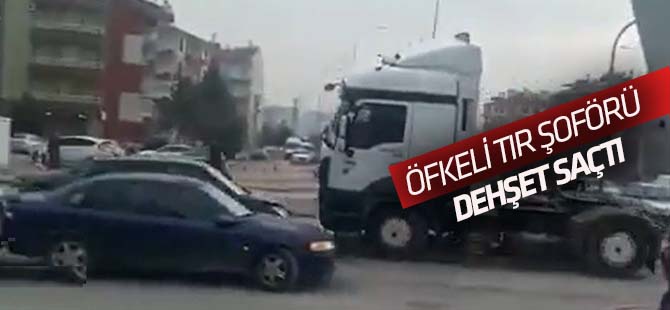 Otomobil sürücüsüne kızdı, tırı ile iki otomobile çarpıp kaçtı