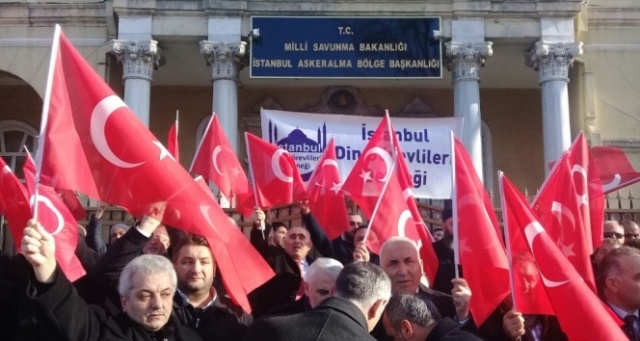 Din görevlileri askere gitmek için dilekçe verdi
