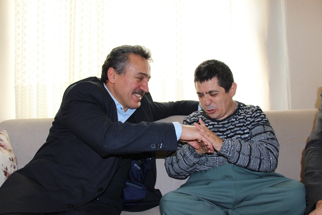 Ziyaretlerine Devam Ediyor