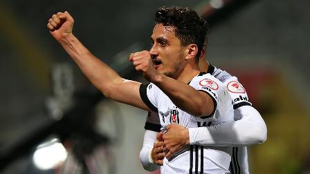 Beşiktaş'ta Mustafa Pektemek, ligde formayı zorluyor
