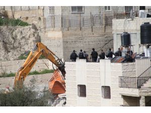 İsrail Kudüs'te Filistinli ailenin evini yıktı