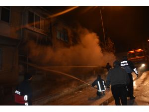 Suşehri'nde hırdavat deposunda yangın