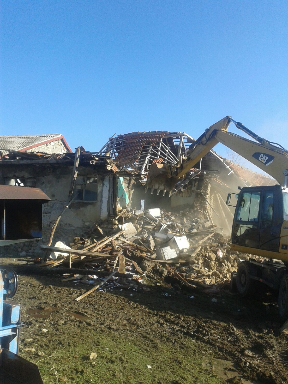 Seydişehir Belediyesi Metruk Binaların Yıkımına Devam Ediyor