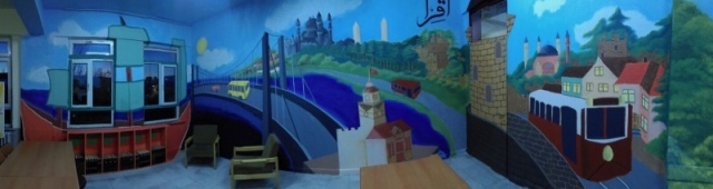 Kütüphane binasını İstanbul resimleriyle donattılar