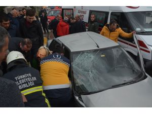 Düzce'de iki otomobil çarpıştı: 5 yaralı