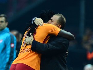 Gomis golü attı, sevincini Fatih Terim'le paylaştı