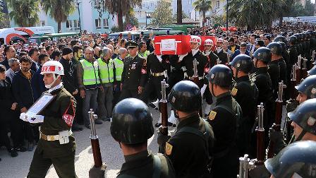 Afrin şehidi toprağa verildi