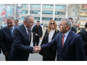 Bilim Sanayi ve Teknoloji Bakanı Özlü İzmir'de