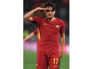 Cengiz Ünder gollerini attı, asker selamı verdi