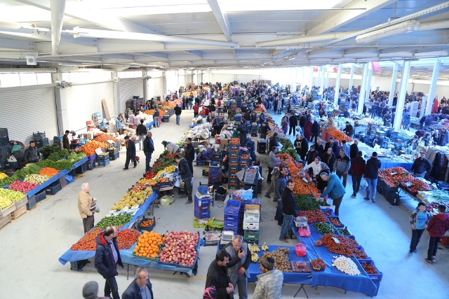 Kapalı pazar faaliyete geçti