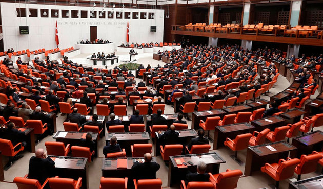 Meclis'te liseli kıza taciz skandalı!