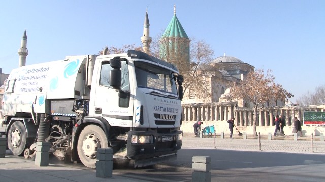 KARATAY’DA TEMİZLİK ÇALIŞMALARI 7/24 DEVAM EDİYOR