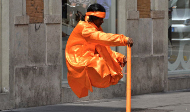 Havada duran adamların sırrı çözüldü!