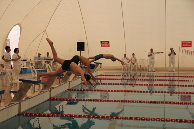 Küçükler Kulaçlarını Okulları İçin Attı