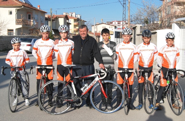 Taskentspor’dan Kirpiksiz’e kutlama